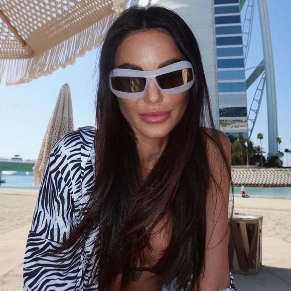 NEW PRADA OVERSIZED SUNGLASSES IVORY WHITE PRADA EYEWEAR PR30YS PRADA Futuristic Black Wrap Mask Logo PR30YS 30Y Fashion  main image 3